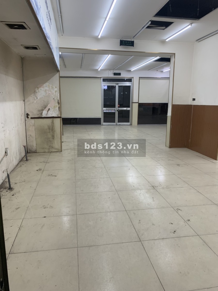 Nhà mặt tiền rộng gần chung cư, trường đại học khu dân cư đông đúc liên hệ 0913218892