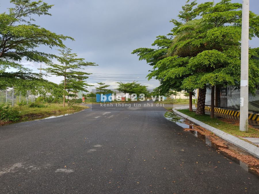 Gấp gấp!! cần bán nhà hòa hải, đầu đường mai đăng chơn, gần chợ non nước, lh 0947984998
