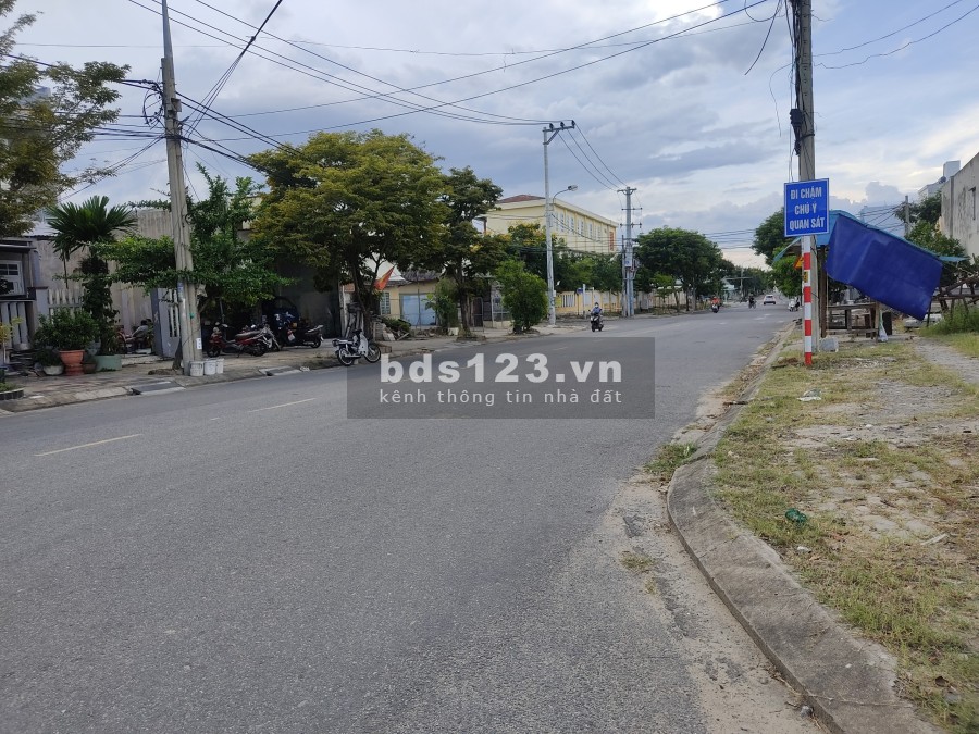 Gấp gấp!! cần bán nhà hòa hải, đầu đường mai đăng chơn, gần chợ non nước, lh 0947984998