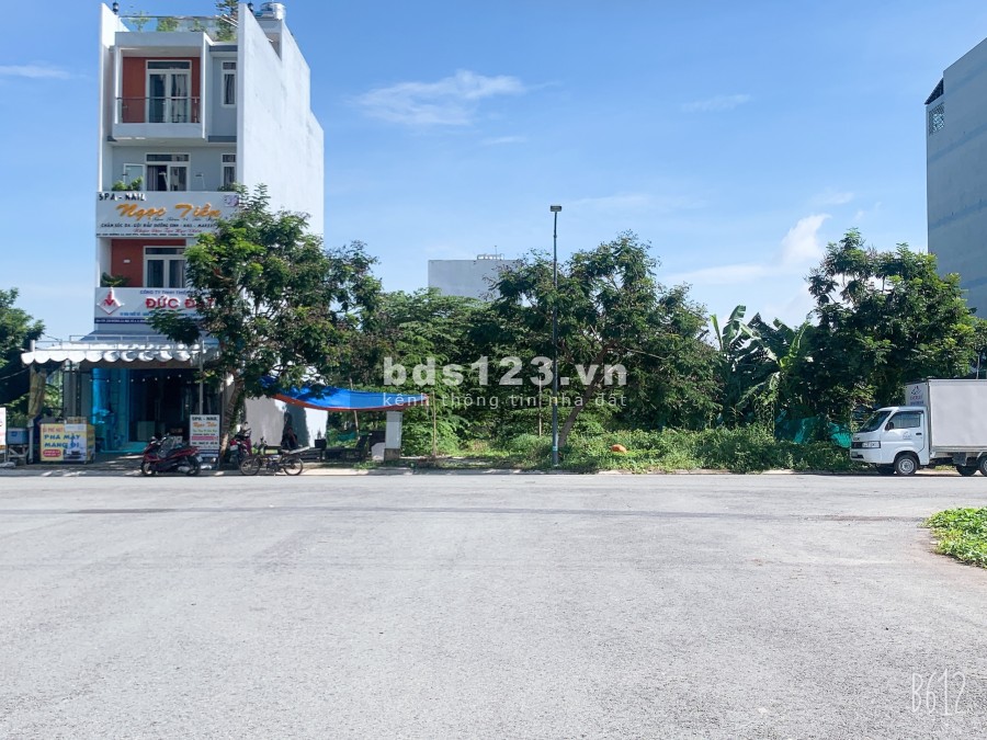 Bán lô đất mặt tiền diện tích 5x20 gần chợ Phú Lạc huyện Bình Chánh lh 0355545904