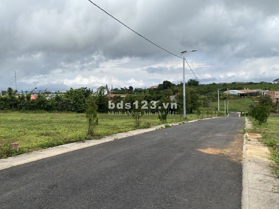 Bán đất Bảo Lộc. Diện tích 10x25 đã lên full thổ cư 100%. Giá từ 1tỷ - 1tỷ5 lh 0971436096