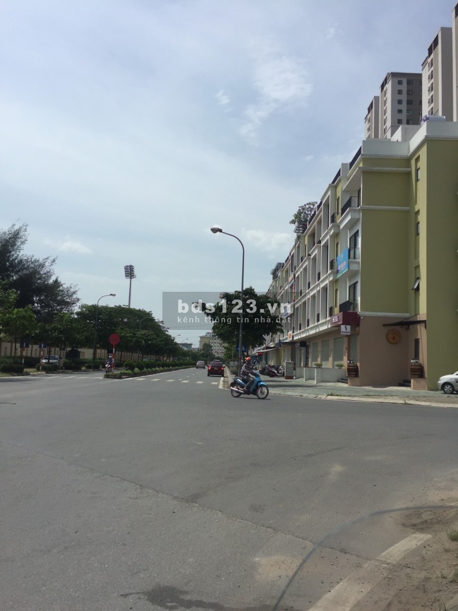 Cần bán gấp nhà Lô góc Shophouse IEC Tứ Hiệp, Thanh Trì, 4.5 tầng, DTSD 87 m2, giá 19.6 tỷ