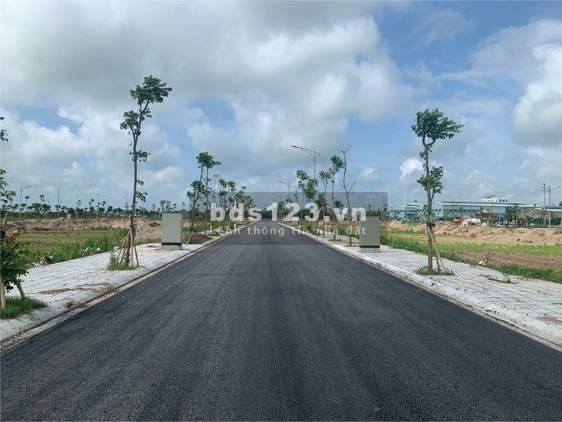 Chính chủ cần bán đất nền Tiền Hải Center City. Lô 100m2 giá từ 2,5 tỷ. Đầu tư tốt, sinh lời cao.