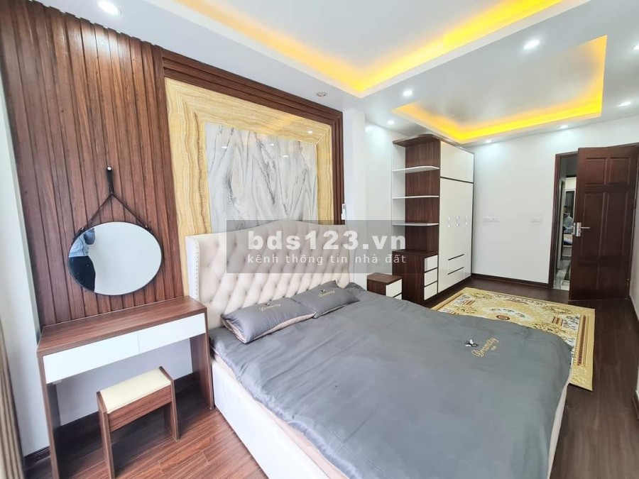 Bán nhà ngõ 147B Tân Mai diện tích sử dụng 54m2 5 tầng, giá bán 6 tỷ, lh 0984857937