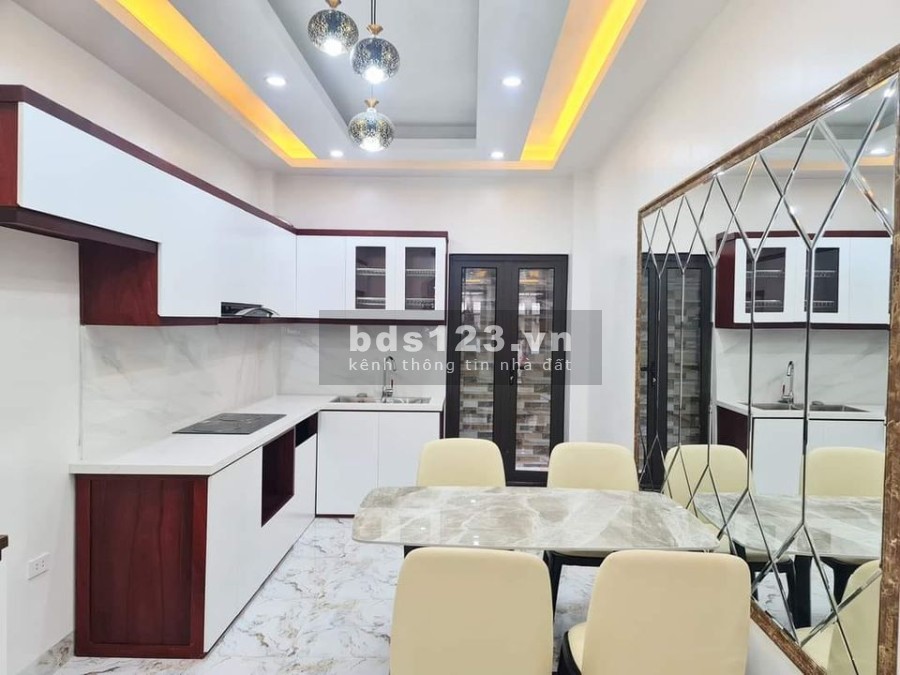 Bán nhà ngõ 147B Tân Mai diện tích sử dụng 54m2 5 tầng, giá bán 6 tỷ, lh 0984857937