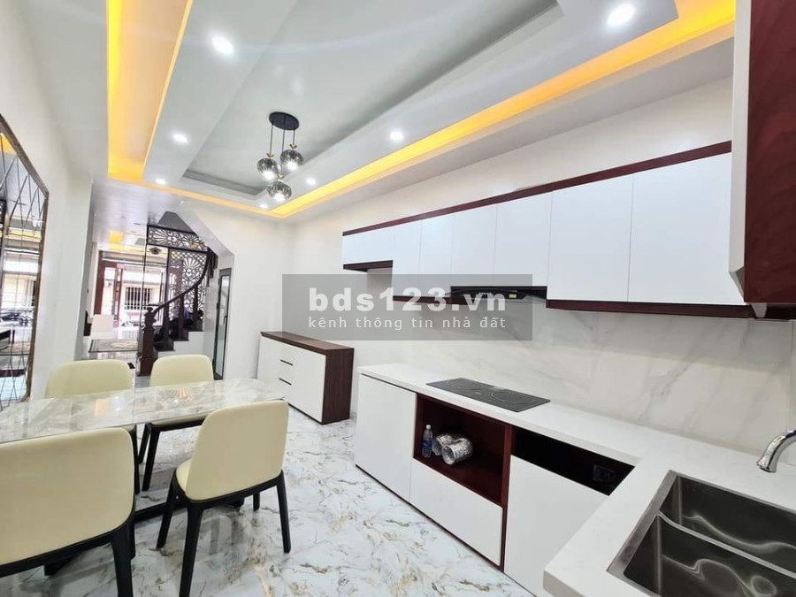 Bán nhà ngõ 147B Tân Mai diện tích sử dụng 54m2 5 tầng, giá bán 6 tỷ, lh 0984857937