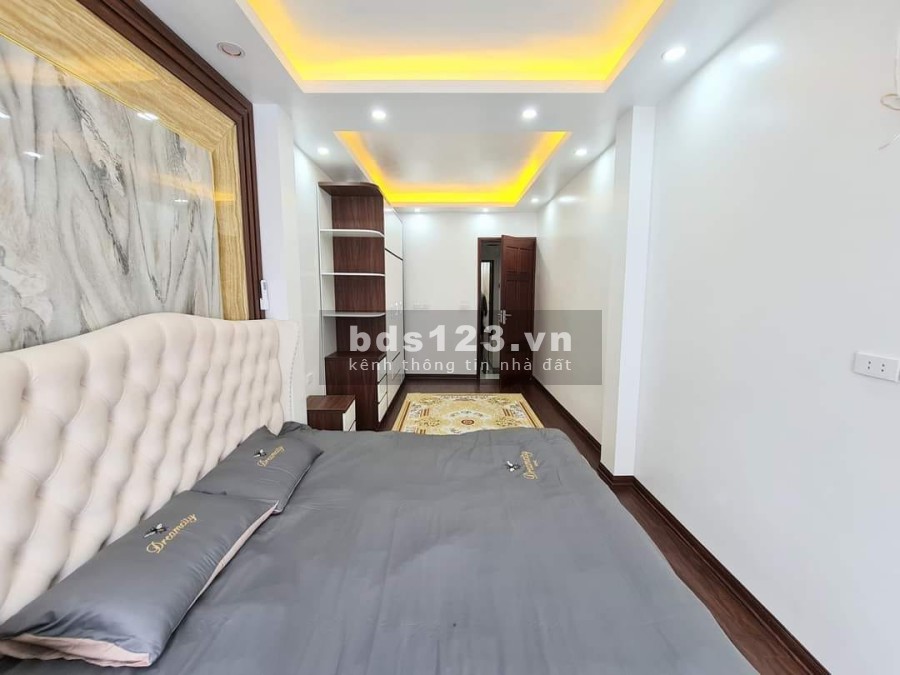Bán nhà ngõ 147B Tân Mai diện tích sử dụng 54m2 5 tầng, giá bán 6 tỷ, lh 0984857937