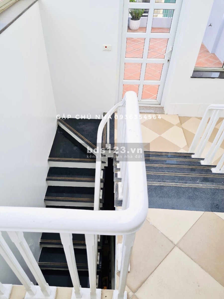 Chính chủ bán gấp nhà phố Âu Cơ 5 tầng thang máy đẹp, ngõ rộng gần chỗ đỗ ô tô LH: 0936354564
