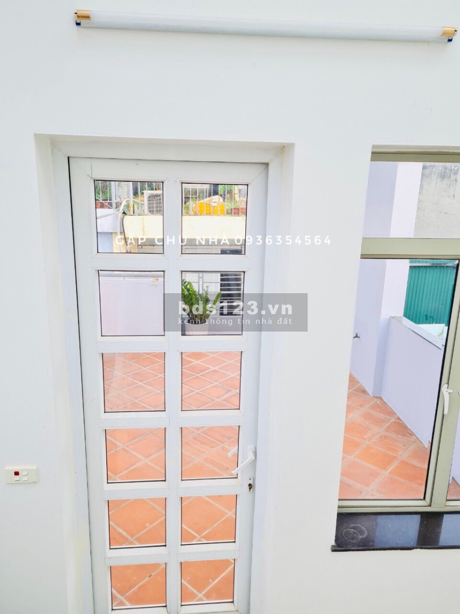 Chính chủ bán gấp nhà phố Âu Cơ 5 tầng thang máy đẹp, ngõ rộng gần chỗ đỗ ô tô LH: 0936354564