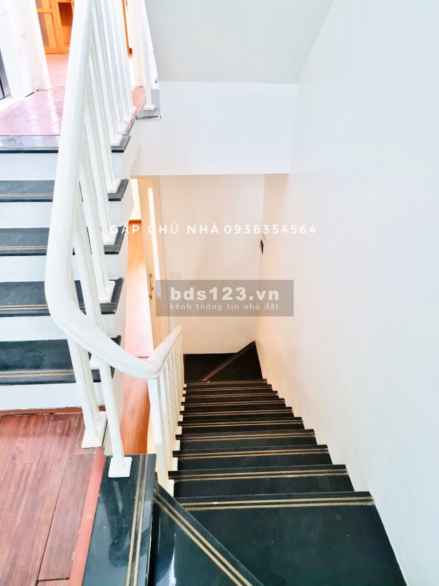 Chính chủ bán gấp nhà phố Âu Cơ 5 tầng thang máy đẹp, ngõ rộng gần chỗ đỗ ô tô LH: 0936354564