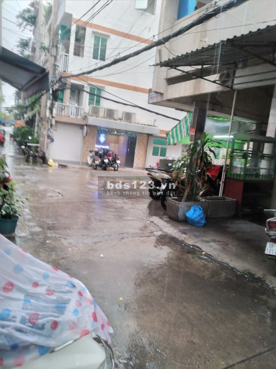 Mặt tiền kinh doanh Võ Văn Kiệt ngay chợ Cao Đạt, Quận 5, giá tốt, đúc 5 tầng kiên cố