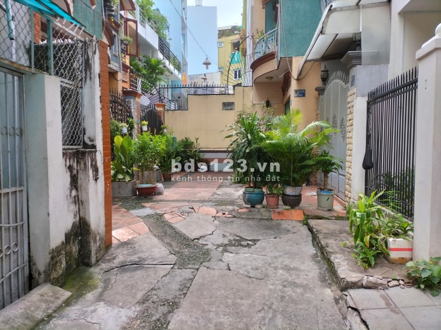Bán nhà hẻm Lê Văn Sỹ, phường 11, Quận Phú Nhuận giá tốt đầu tư, khu dân cư đông