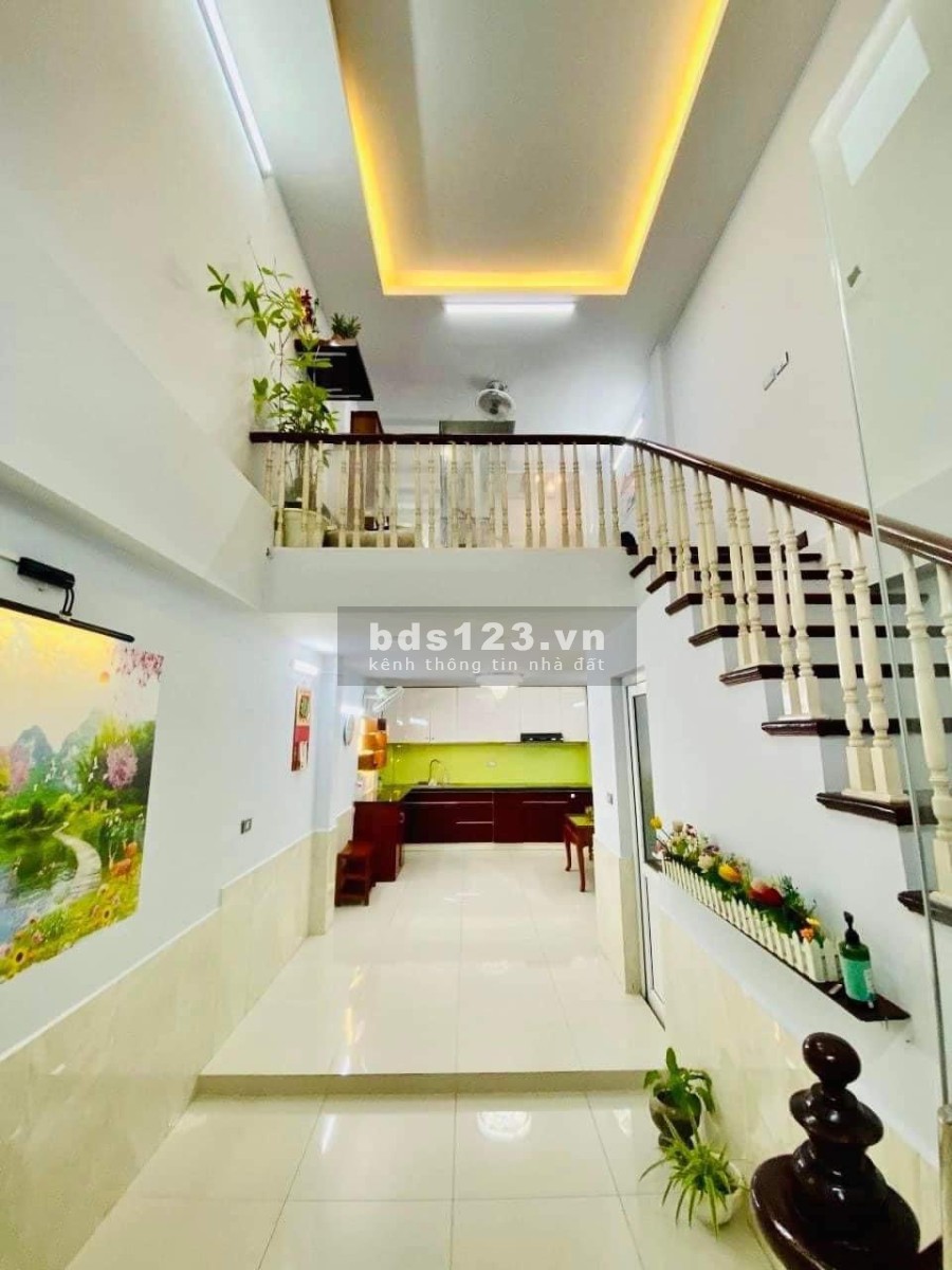 Bán gấp nhà CẦU GIẤY 5 tầng 36m² FULL NỘI THẤT chỉ 3,9 tỷ đồng