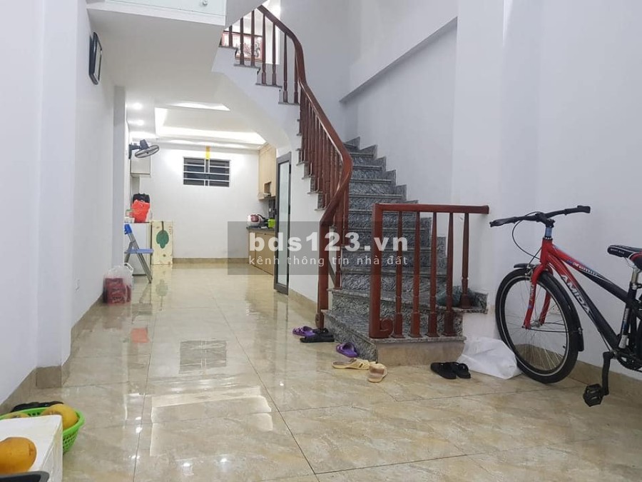 Bán nhà Khương Đình phân lô gần ngã tư Sở, giao thông tiện, diện tích 40m², giá 4,25 tỷ đồng