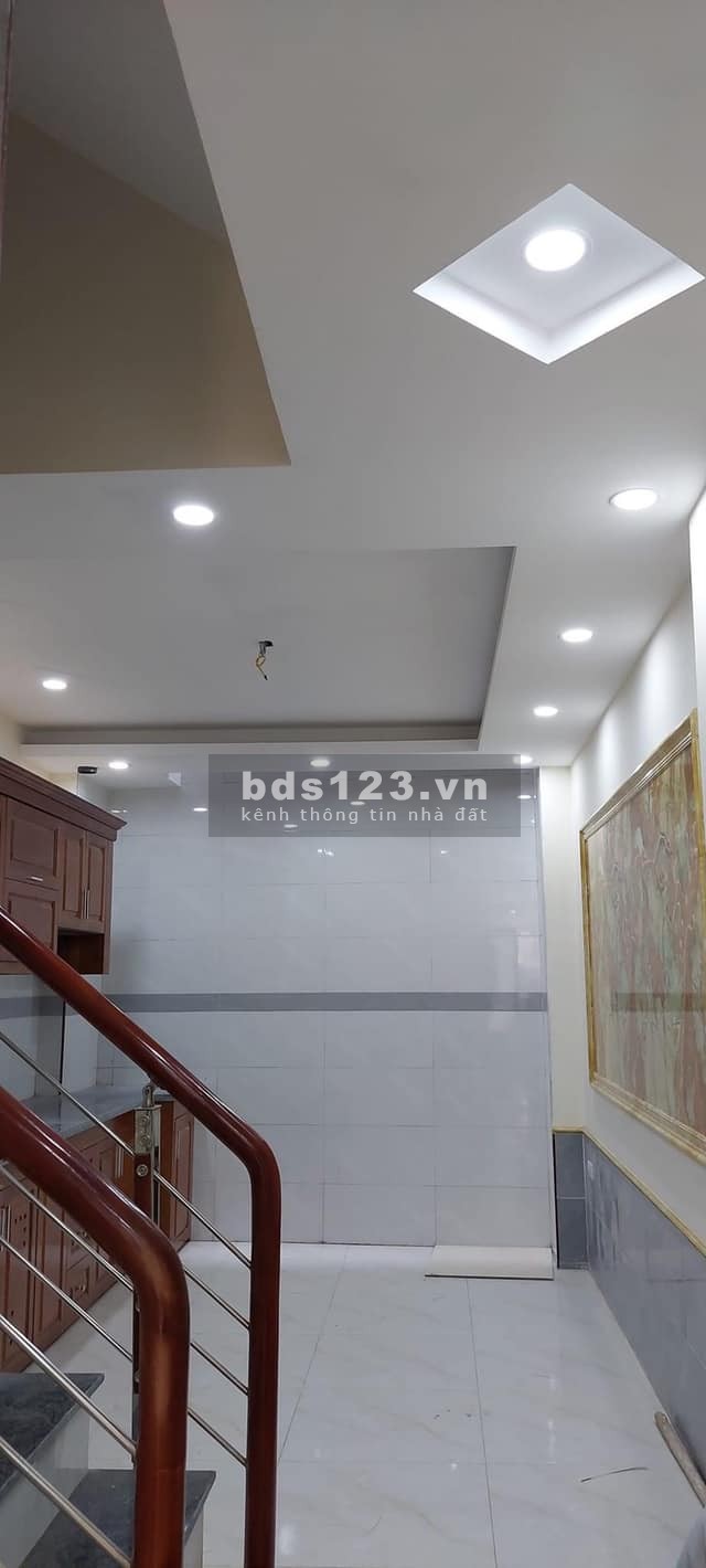 Bán nhà ngõ ô tô giá bán 3,85 tỷ dtsd 37m2 5 tầng tại Xuân Thuỷ