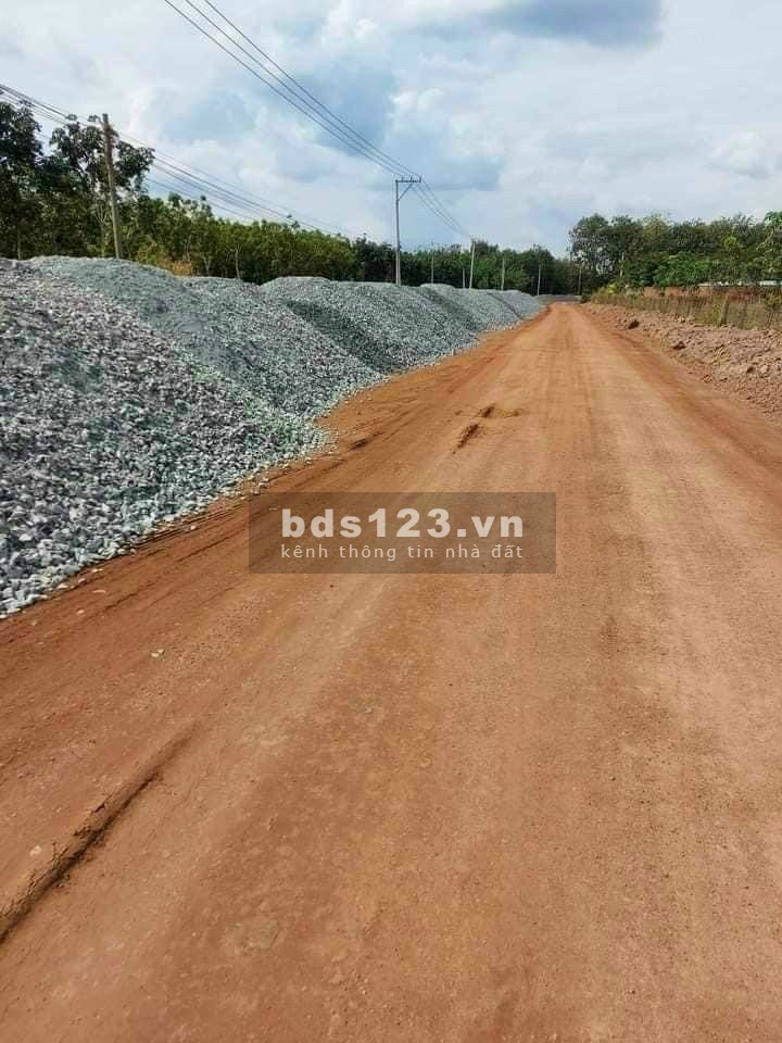 9000m2 đất giáp hồ Trị An mặt tiền đường ngay trung tâm Định Quán, ngân hàng hỗ trợ vay
