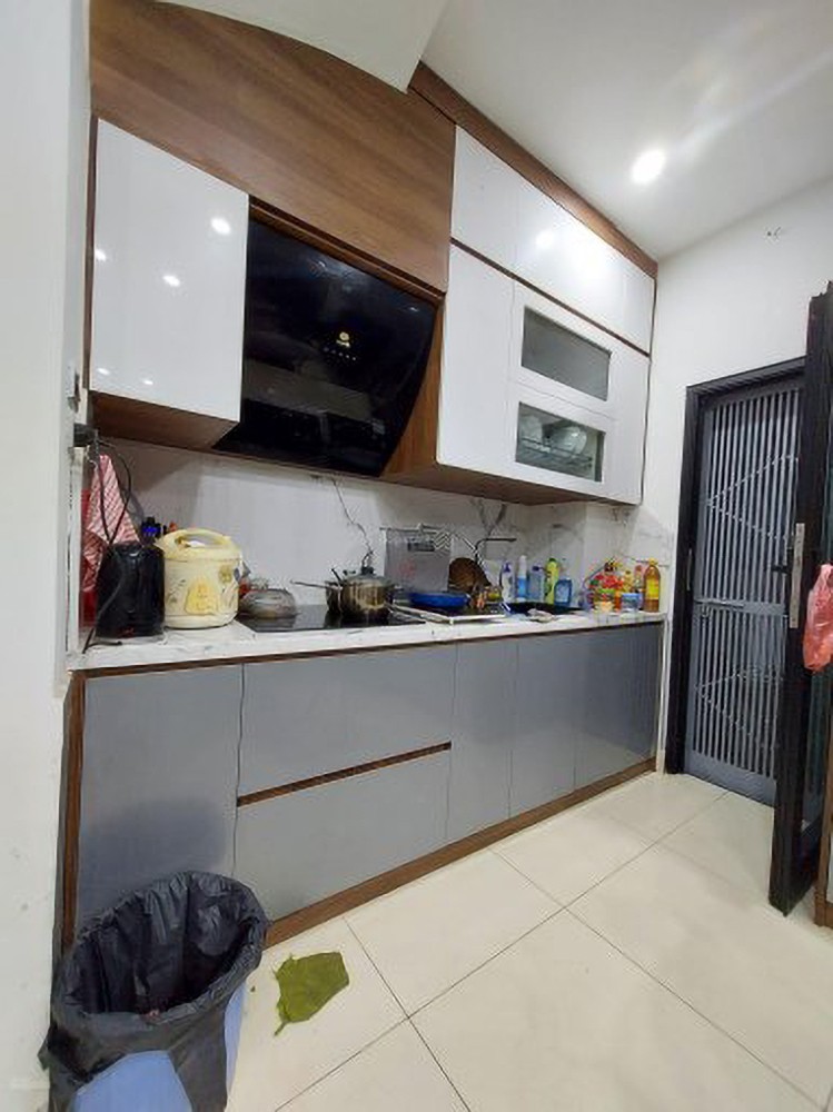 Siêu Hiếm, Nhà 5 Tầng Hoàng Cầu, Q. Đống Đa, Phân Lô Vuông Đét, Mặt Tiền 4m, diện tích 33m2, chỉ