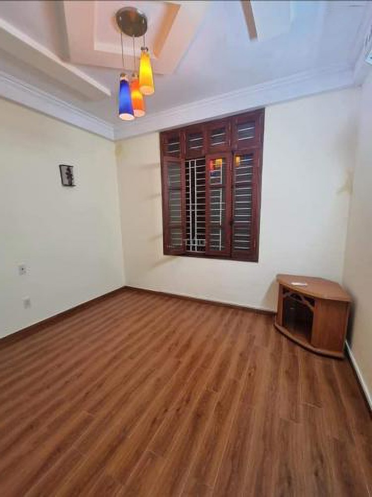 Siêu Hiếm, Nhà 5 Tầng Hoàng Cầu, Q. Đống Đa, Phân Lô Vuông Đét, Mặt Tiền 4m, diện tích 33m2, chỉ