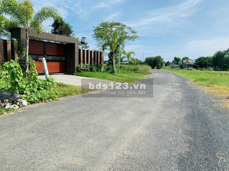 9000m2 đất giáp hồ Trị An mặt tiền đường ngay trung tâm Định Quán, ngân hàng hỗ trợ vay