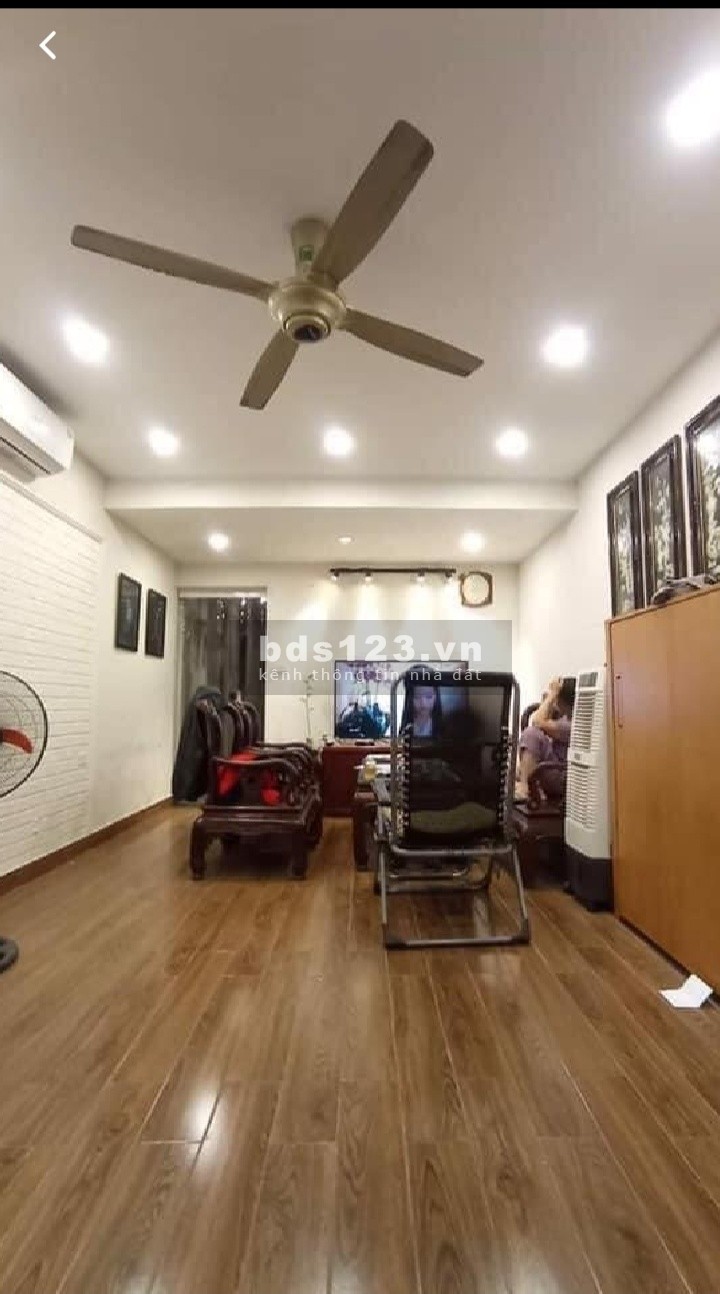 Bán nhà phân lô ô tô tránh thoải mái kinh doanh tốt, phố Hoàng Văn Thái
