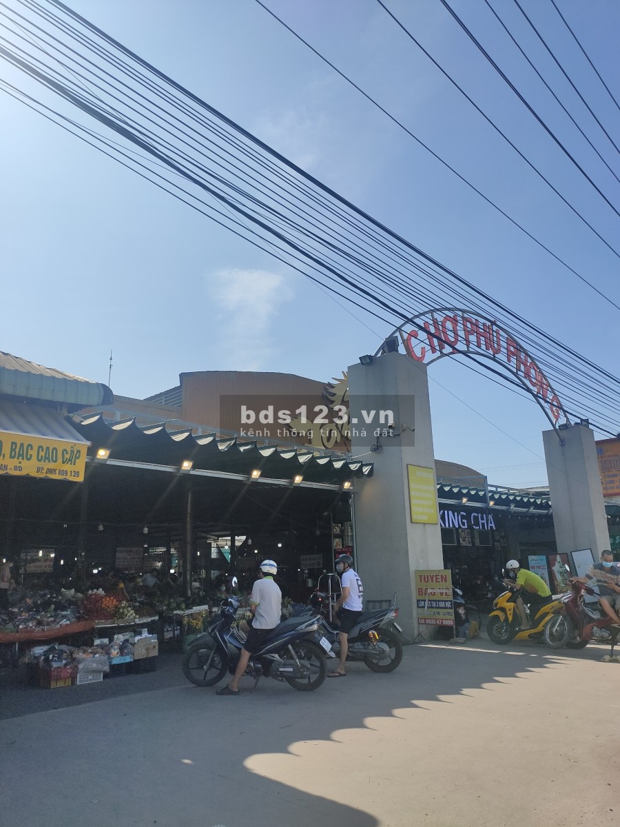 Bán nhà Thuận An 1 trệt 2 lầu ngay chợ diện tích sử dụng 180m2 giá 1 tỷ 8