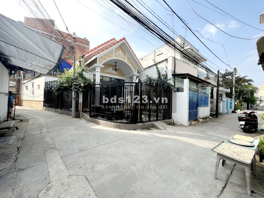 Bán Căn Góc Thổ Cư 100% Ngay Chợ Tân Phong, diện tích 5x19 (nở hậu 9.5m), giá 4,85 tỷ đồng