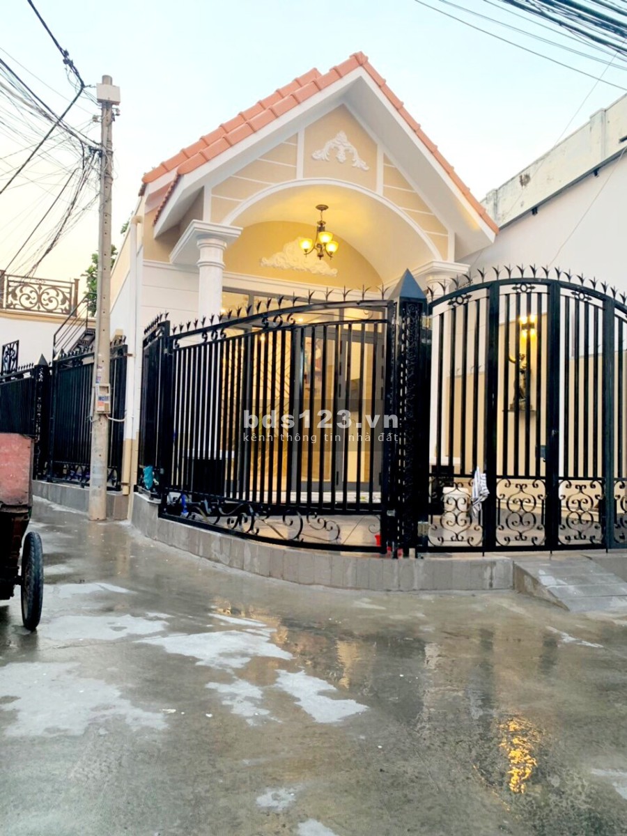 Bán Căn Góc Thổ Cư 100% Ngay Chợ Tân Phong, diện tích 5x19 (nở hậu 9.5m), giá 4,85 tỷ đồng