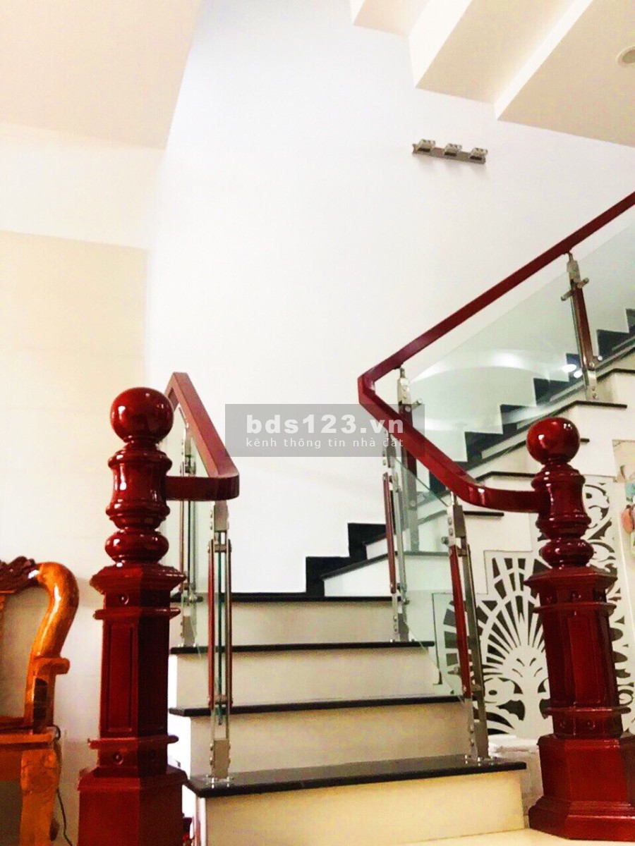Bán nhanh nhà mặt tiền ngay phố thương mại Đà Nẵng giá thương lượng