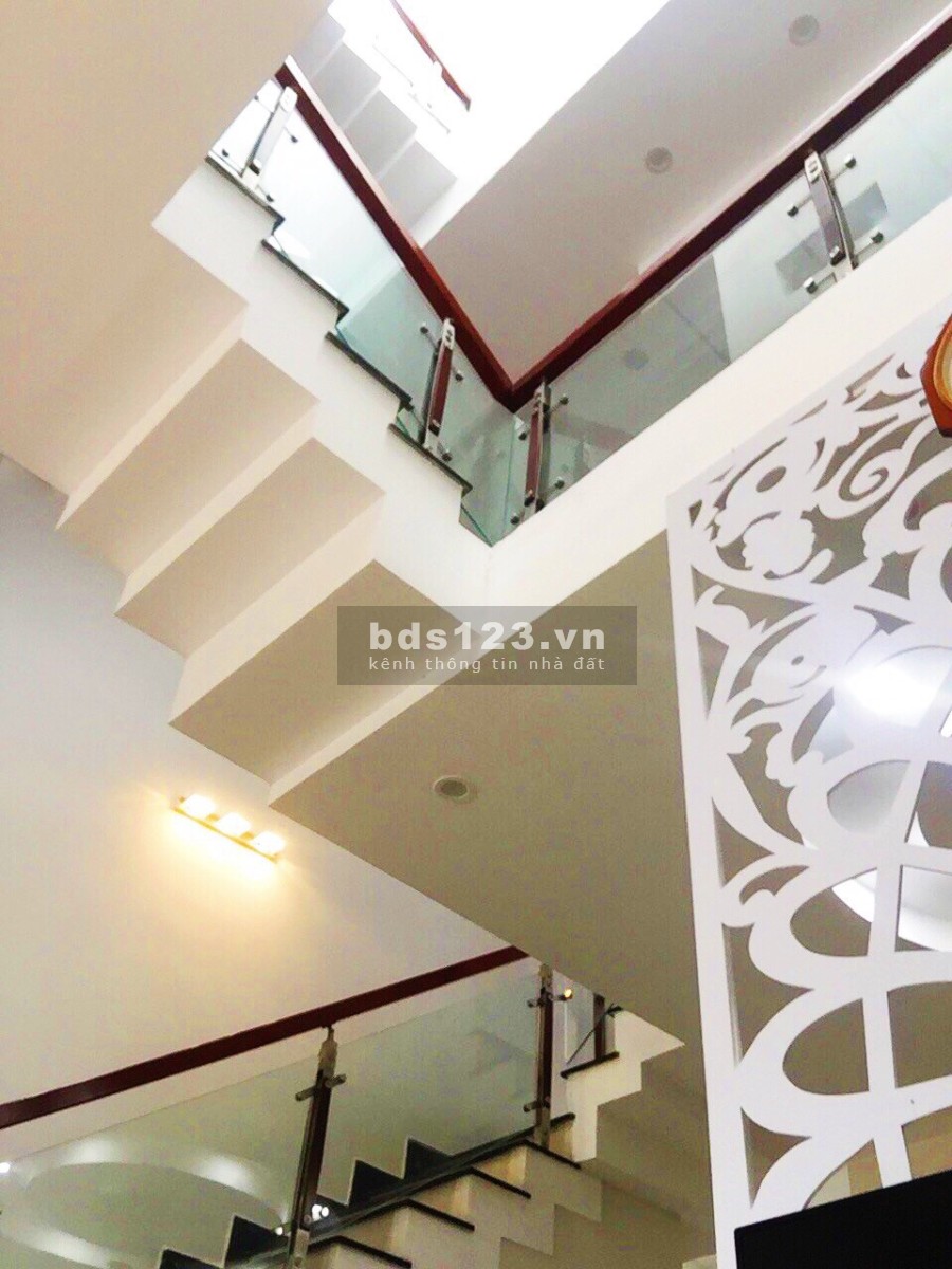Bán nhanh nhà mặt tiền ngay phố thương mại Đà Nẵng giá thương lượng