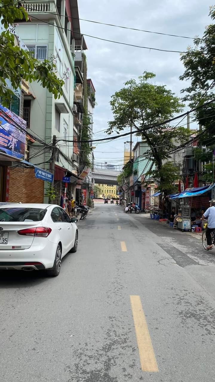 Nhà đẹp Trần Cung 40m², thiết kế 4,5 tầng, mặt tiền rộng 4,5m. Giá chỉ 4,2 Tỷ Đồng