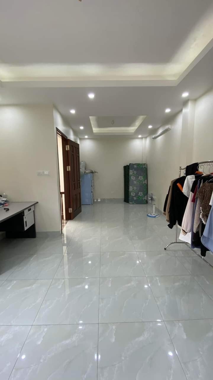 Nhà đẹp Trần Cung 40m², thiết kế 4,5 tầng, mặt tiền rộng 4,5m. Giá chỉ 4,2 Tỷ Đồng