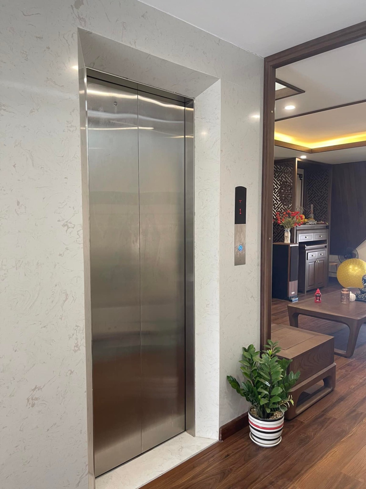 Biệt thự nhà giàu KĐT Vĩnh Hoàng 115m2x6t - Thang máy - Gần hồ Vĩnh Hoàng - 2 mặt ô tô tránh, vỉa