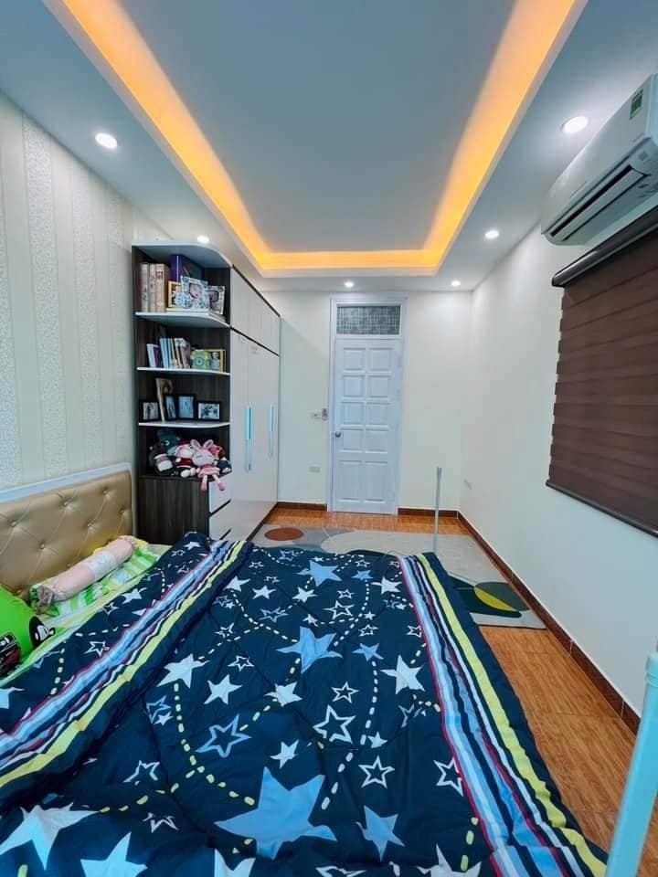 Bán nhà chính chủ Tân Mai, Lô góc 5 tầng, ô tô đỗ cửa, kinh doanh sầm uất giá lại rất bình dân