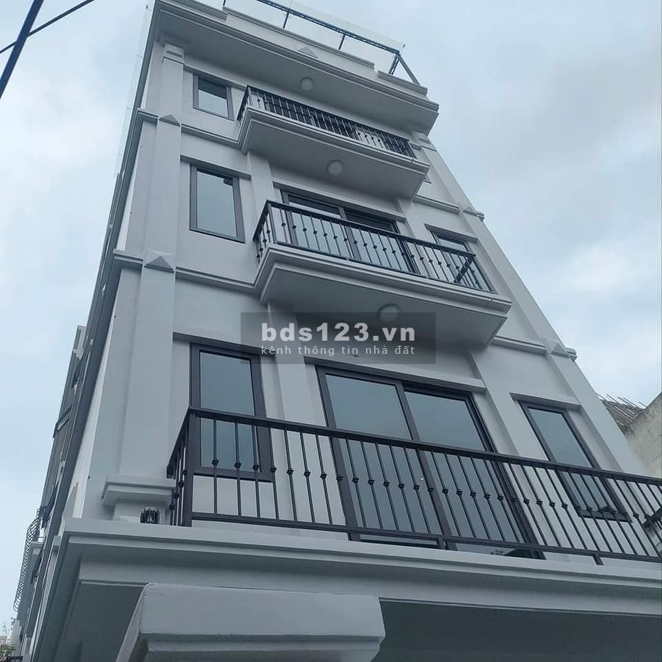 Bán nhà Lĩnh Nam, nhà đẹp, ô tô đỗ cửa, diện tích 53m2, 5 tầng, giá 3,65 tỷ