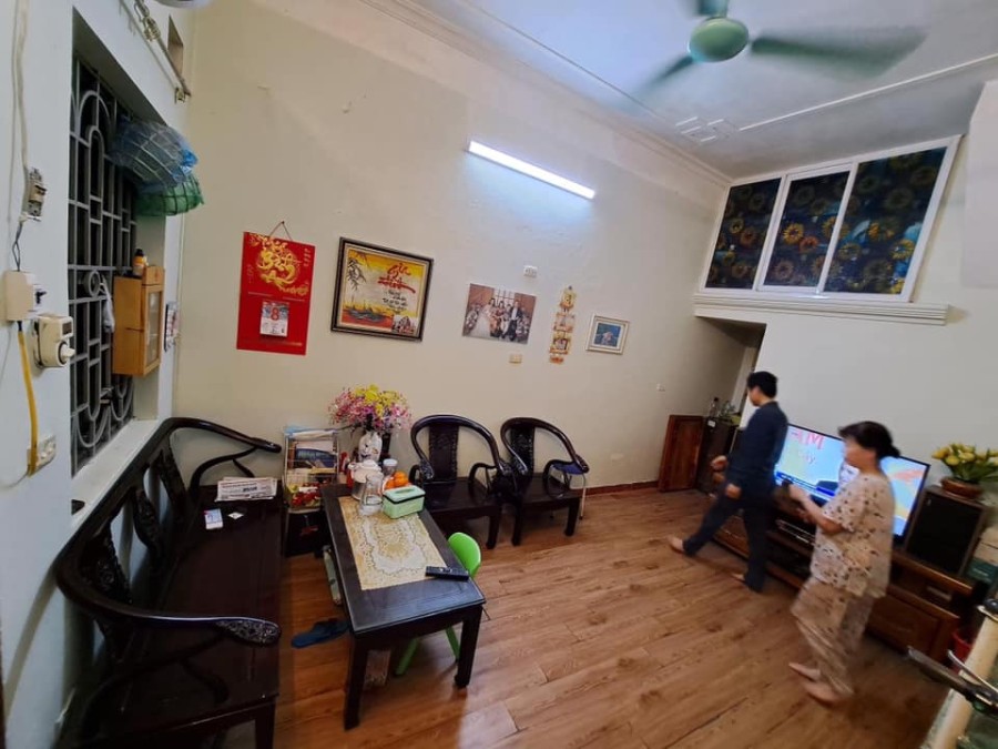 Tam trinh, Hoàng Mai, 28m² x 3 tầng, mt 3,5m, giá rẻ, nhà đẹp, ở ngay, giá nhỉnh 2 tỷ đồng