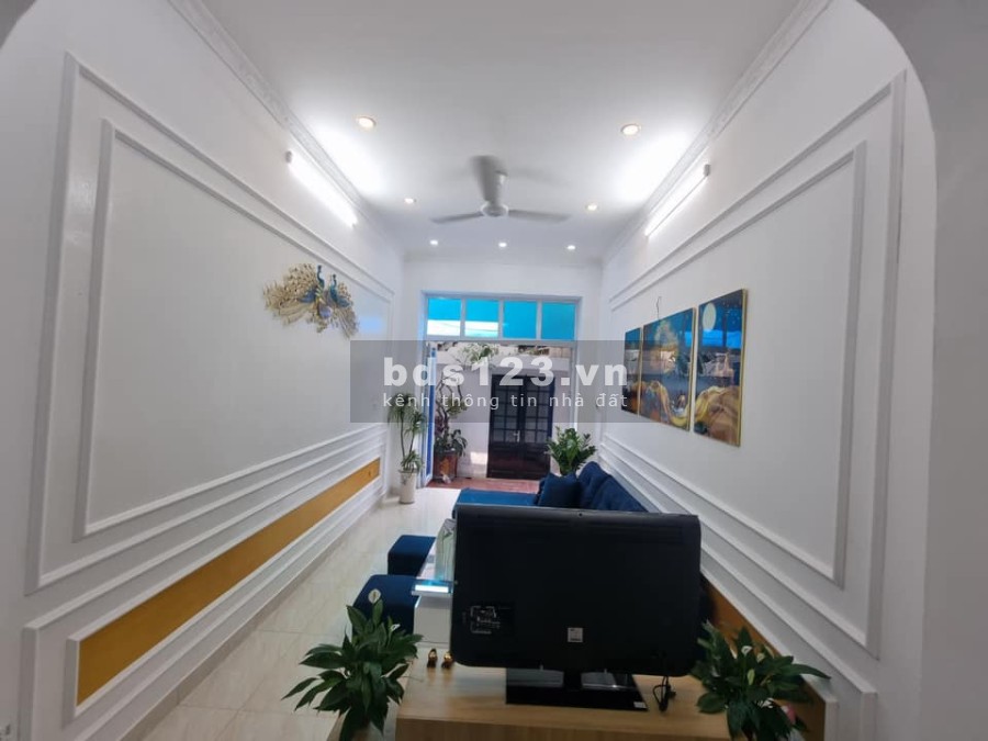 Bán nhà Hoàng mai diện tích 48m², 3 tầng ngõ nông ô tô đỗ cổng đầy đủ nội thất giá đầu tư
