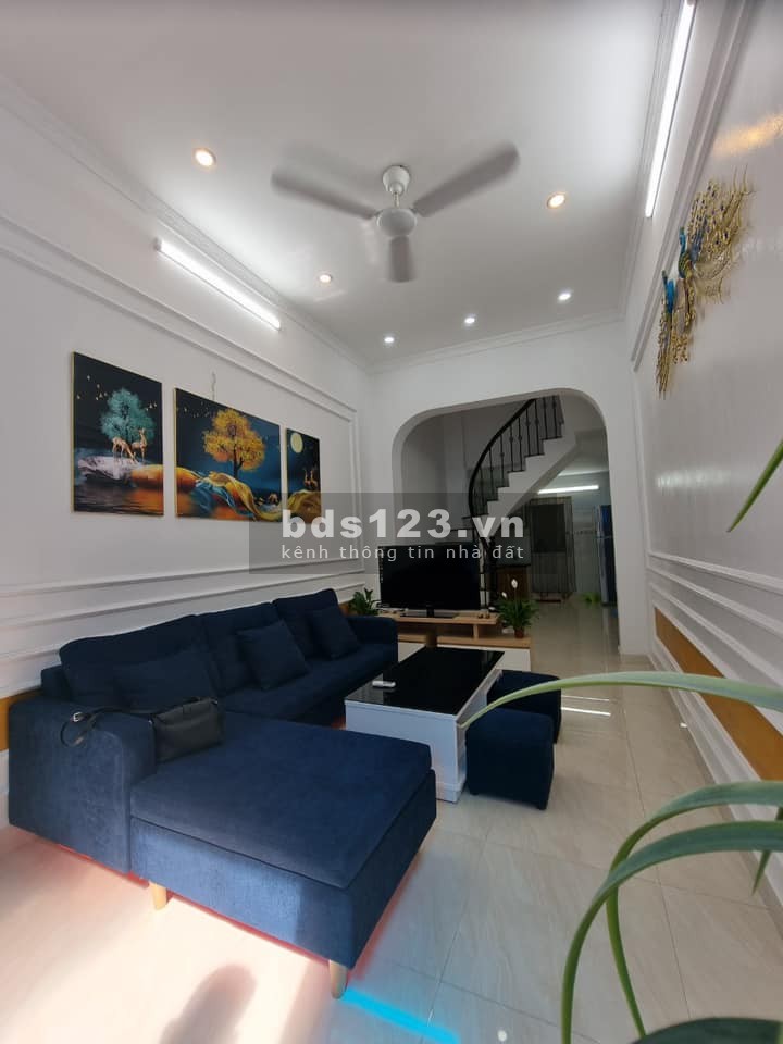 Bán nhà Hoàng mai diện tích 48m², 3 tầng ngõ nông ô tô đỗ cổng đầy đủ nội thất giá đầu tư