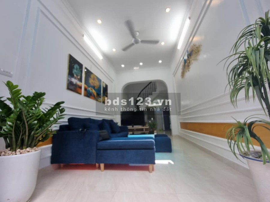 Bán nhà Hoàng mai diện tích 48m², 3 tầng ngõ nông ô tô đỗ cổng đầy đủ nội thất giá đầu tư