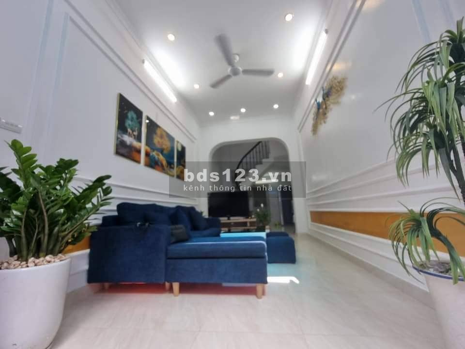Cần bán gấp nhà Hoàng Mai, ô tô đỗ cổng full nội thất dtsd 48m2, mt 3.5m