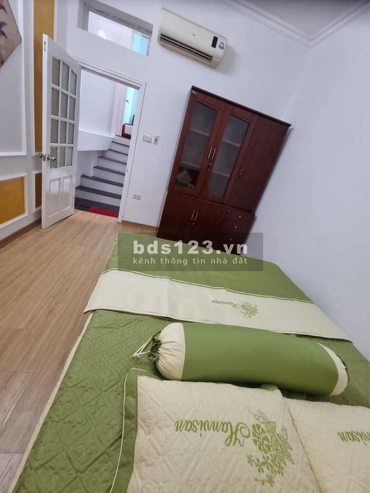 Bán nhà Hoàng mai diện tích 48m², 3 tầng ngõ nông ô tô đỗ cổng đầy đủ nội thất giá đầu tư