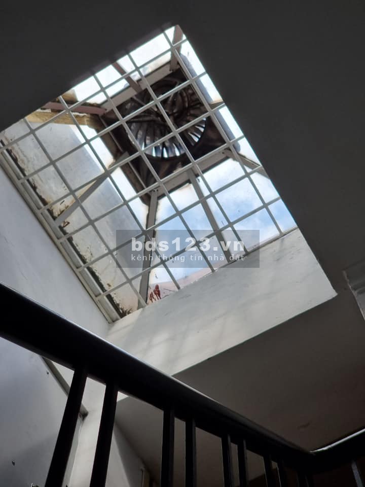 Bán nhà Hoàng mai diện tích 48m², 3 tầng ngõ nông ô tô đỗ cổng đầy đủ nội thất giá đầu tư