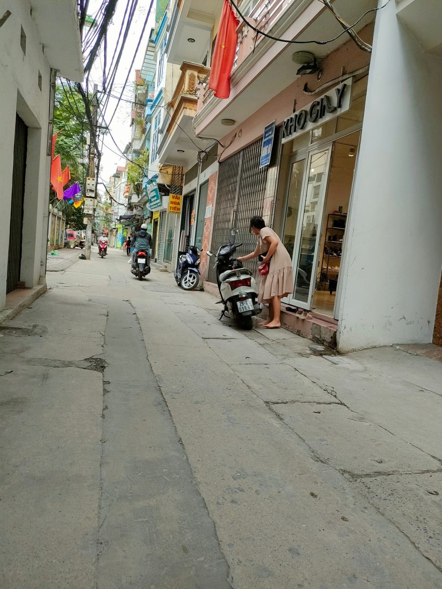 Bán nhà mặt ngõ quỳnh, kinh doanh cực tốt, ô tô qua lại, mặt tiền 5,2m, giá tốt