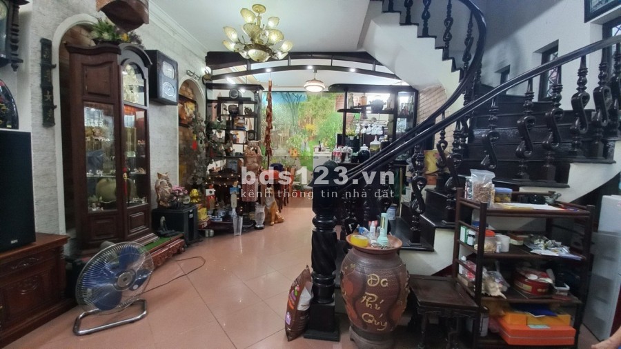 Bán nhà Ngọc Lâm lô góc ngõ thông ô tô đỗ cửa, 3 mặt thoáng, đầy đủ nội thất, DT 55m², MT 5,6m