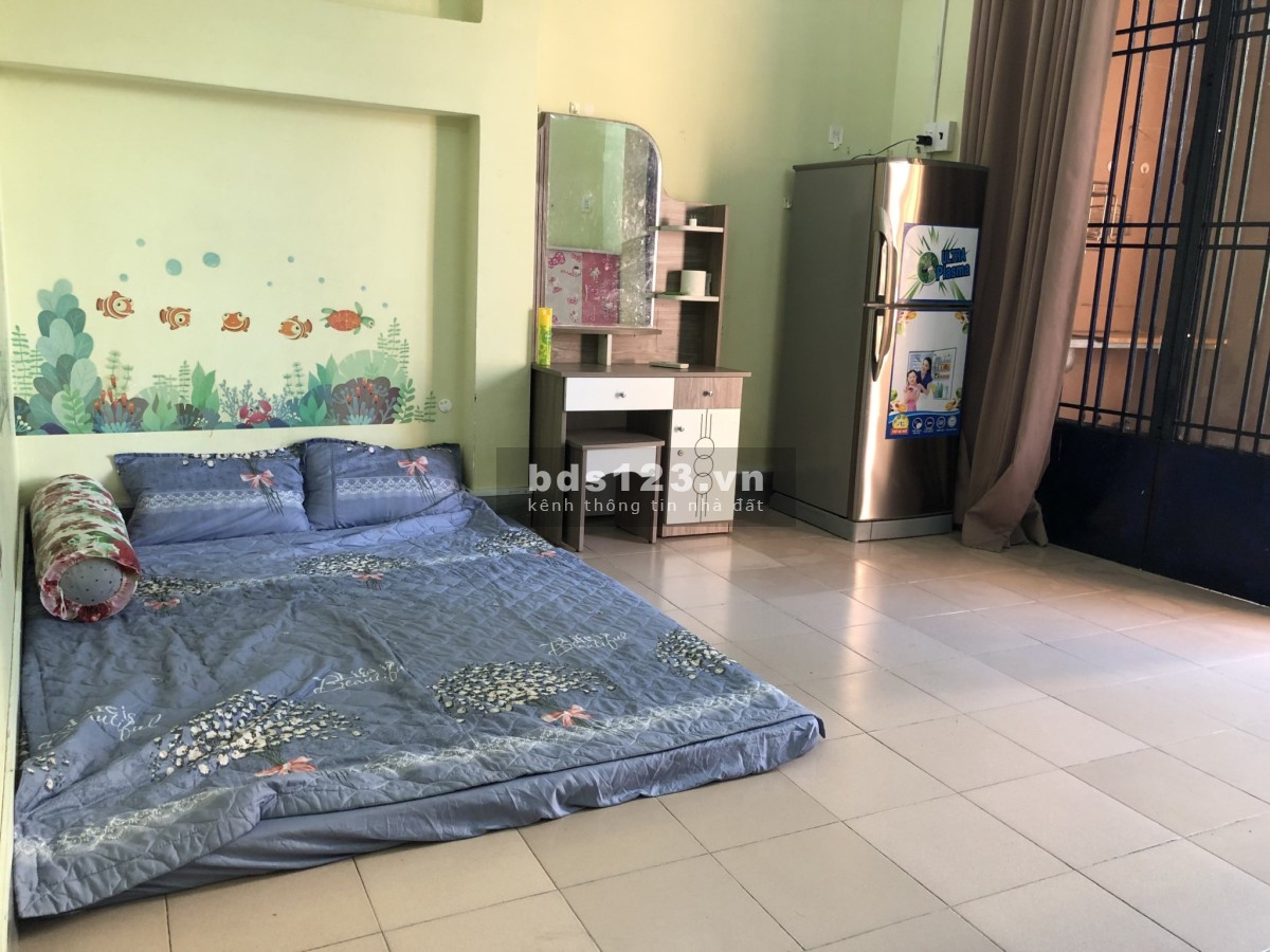 Phòng 32m2 có ban công, giờ tự do 2-3 người ở 4,3 triệu/tháng, lh 0938500486