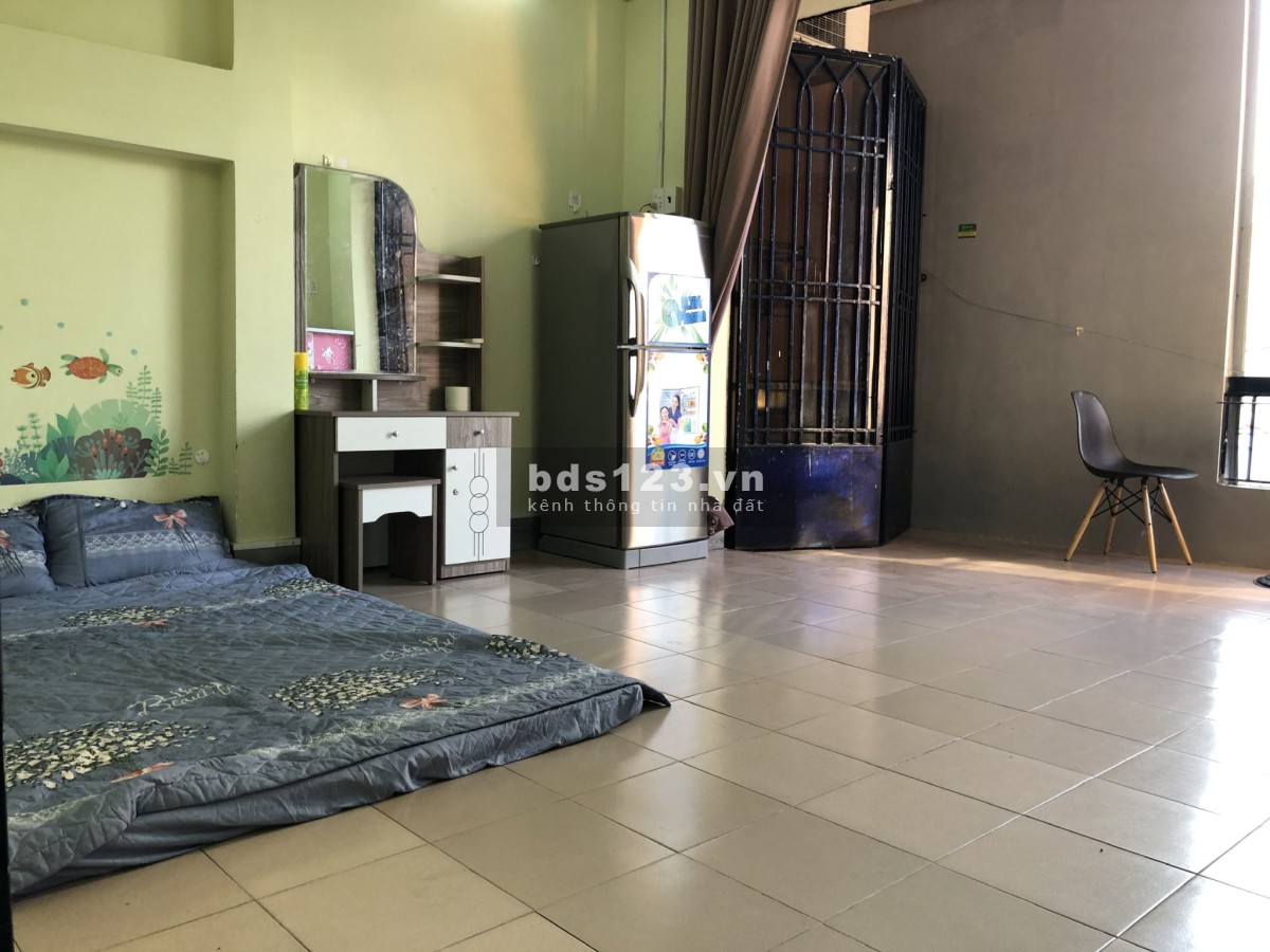 Phòng 32m2 có ban công, giờ tự do 2-3 người ở 4,3 triệu/tháng, lh 0938500486