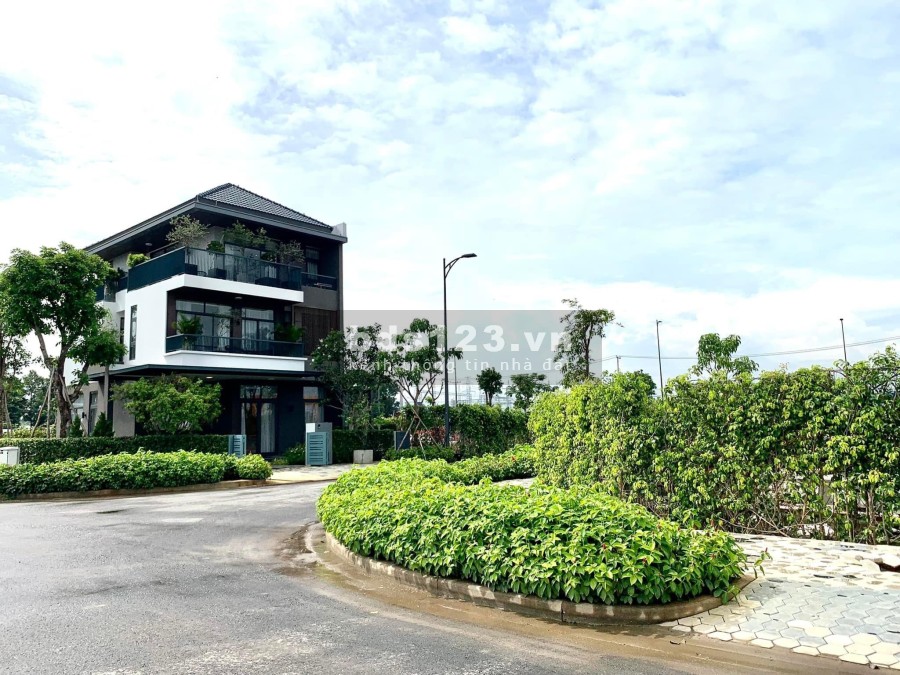 Chính chủ cần bán BT đơn lập view hồ giá giai đoạn 1 khu sunrise dự án ID Junction 0925246246