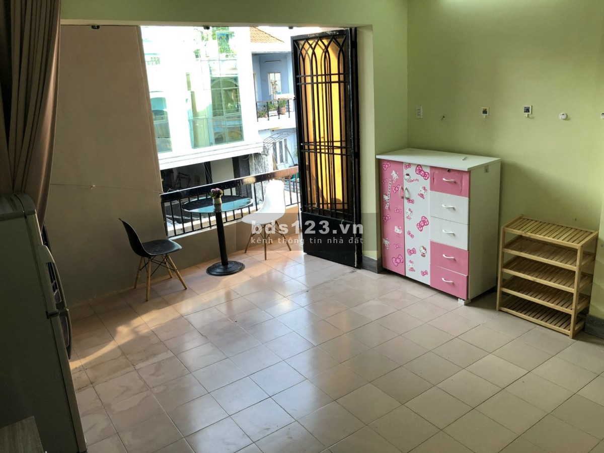 Phòng 32m2 có ban công, giờ tự do 2-3 người ở 4,3 triệu/tháng, lh 0938500486