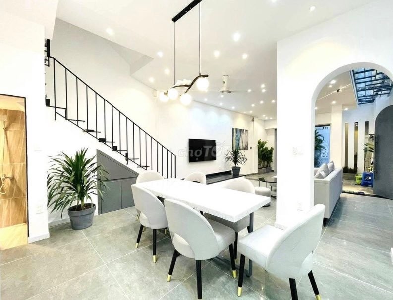 Nhà HXH đường Trần Quang Diệu, P14, Q3, DT 81,6m² Full bộ nội thất cao cấp giá chỉ hơn 9 tỷ đồng