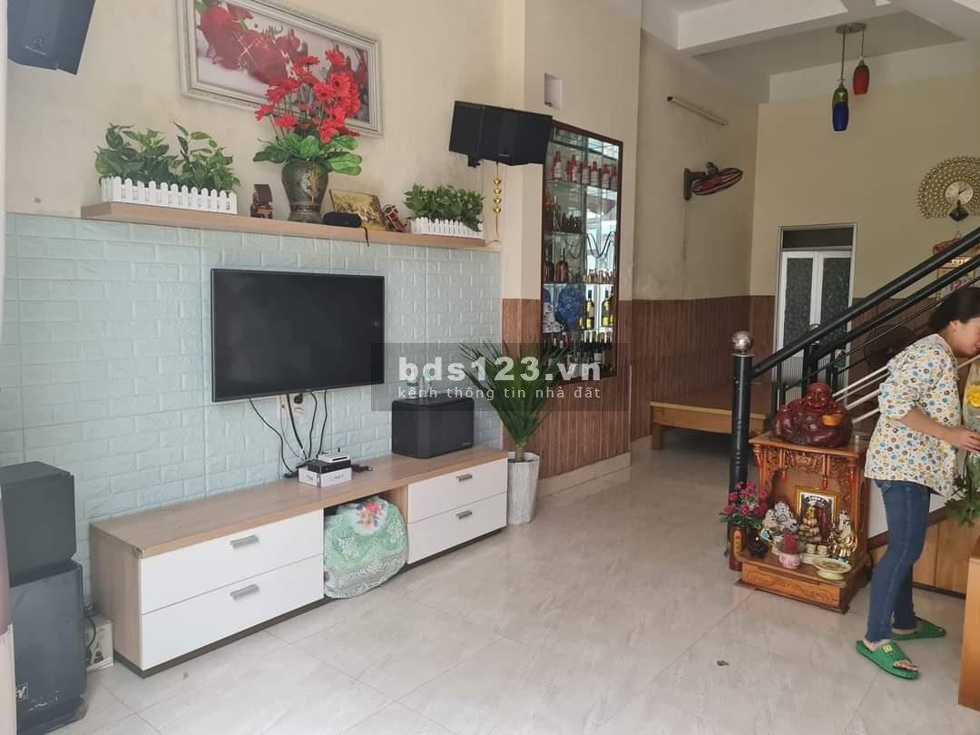 Bán gấp căn nhà đường Lê Duẩn, DT 58m2, 3PN, giá 2.75 tỷ TL (0935621182)