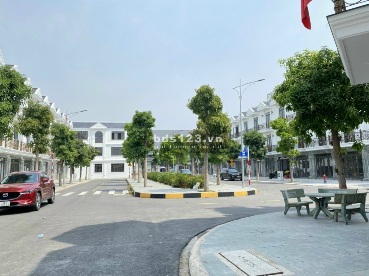 Nhà phố liền kề ngay trung tâm thành phố Dĩ An Bình Dường, giá tốt đầu tư